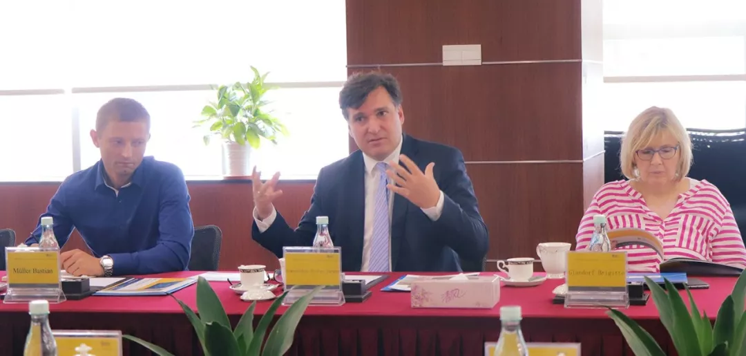 德国于尔岑职业教育学校莅临朗华集团 - 朗华要闻 - 深圳市朗华供应链效劳有限公司