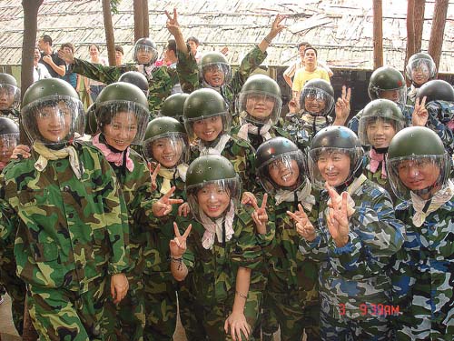 全体员工清远旅游 - 朗华要闻 - 深圳市朗华供应链效劳有限公司