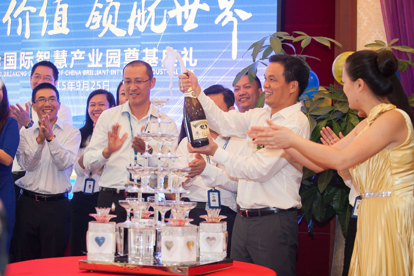 热烈庆祝朗华国际智慧工业园乐成涤讪 - 朗华要闻 - 深圳市朗华供应链效劳有限公司