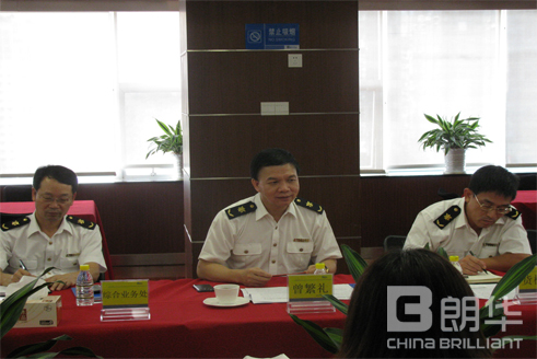 走下层，，接地气，，送效劳，，促效益——深圳市皇岗收支境磨练检疫局曾繁礼局长莅临朗华开展企业走访运动 - 朗华要闻 - 深圳市朗华供应链效劳有限公司