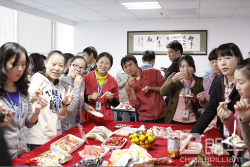 感动常在，，，，，，恩深似海——朗华集团感恩月系列活动专题报道 - 朗华要闻 - 深圳市朗华供应链效劳有限公司