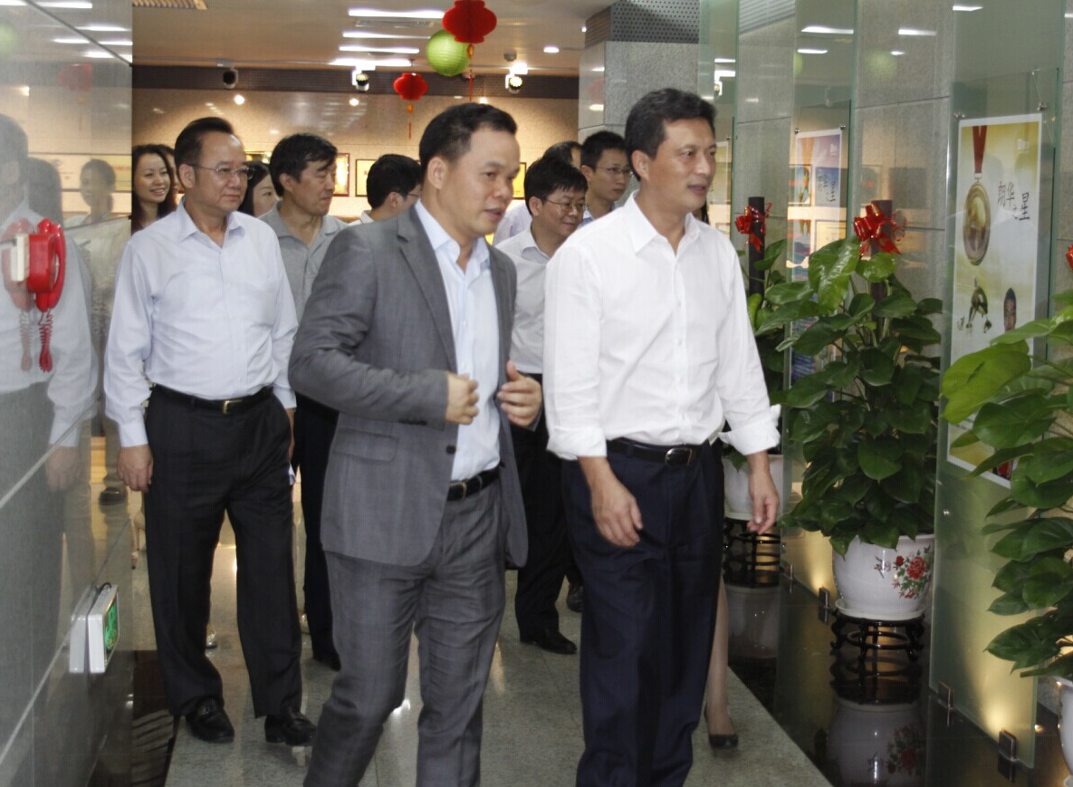深圳市市委常委、福田区委书记张文一行莅临朗华集团指导事情 - 朗华要闻 - 深圳市朗华供应链效劳有限公司