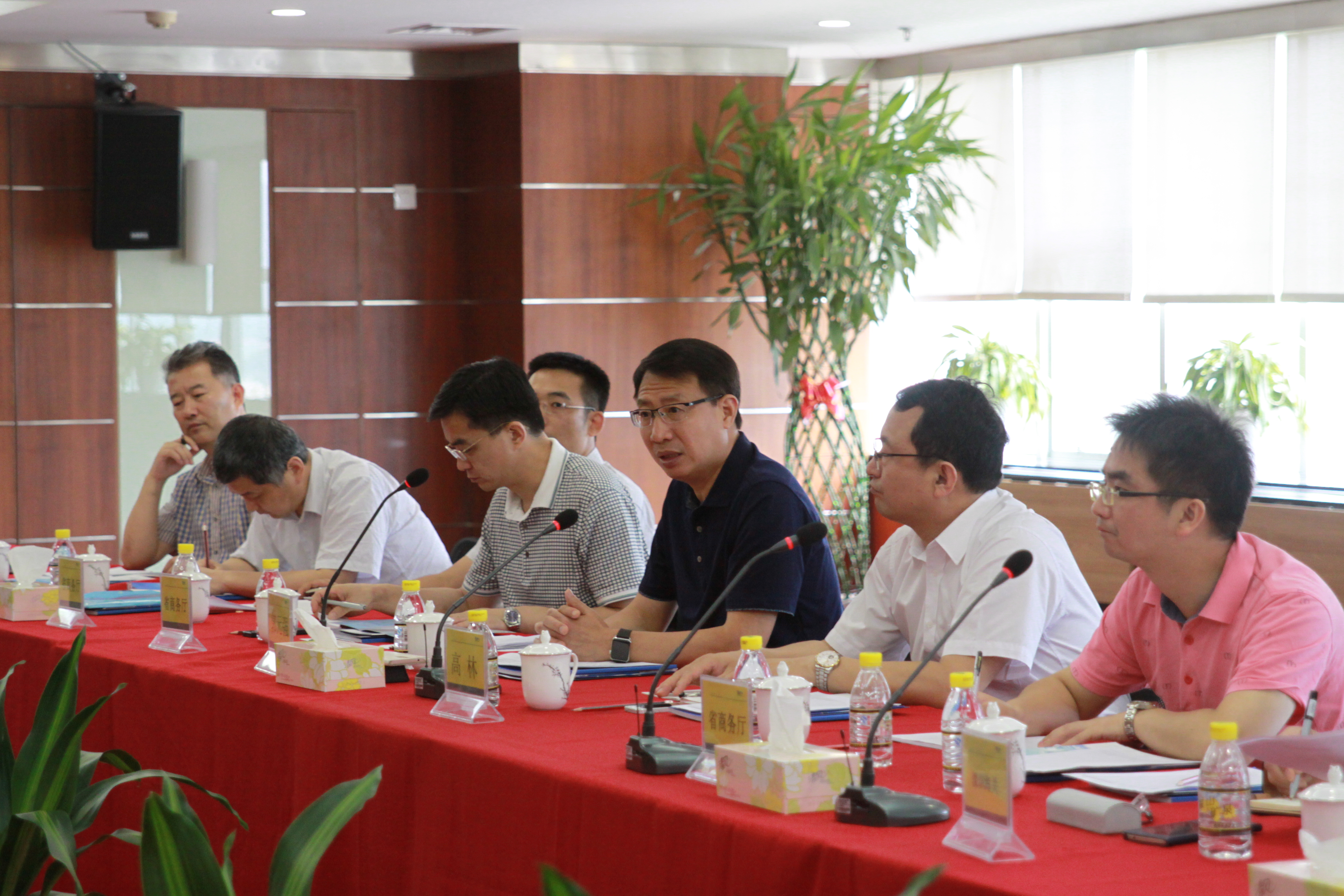 省商务厅深圳企业座谈会在朗华举行 - 朗华要闻 - 深圳市朗华供应链效劳有限公司