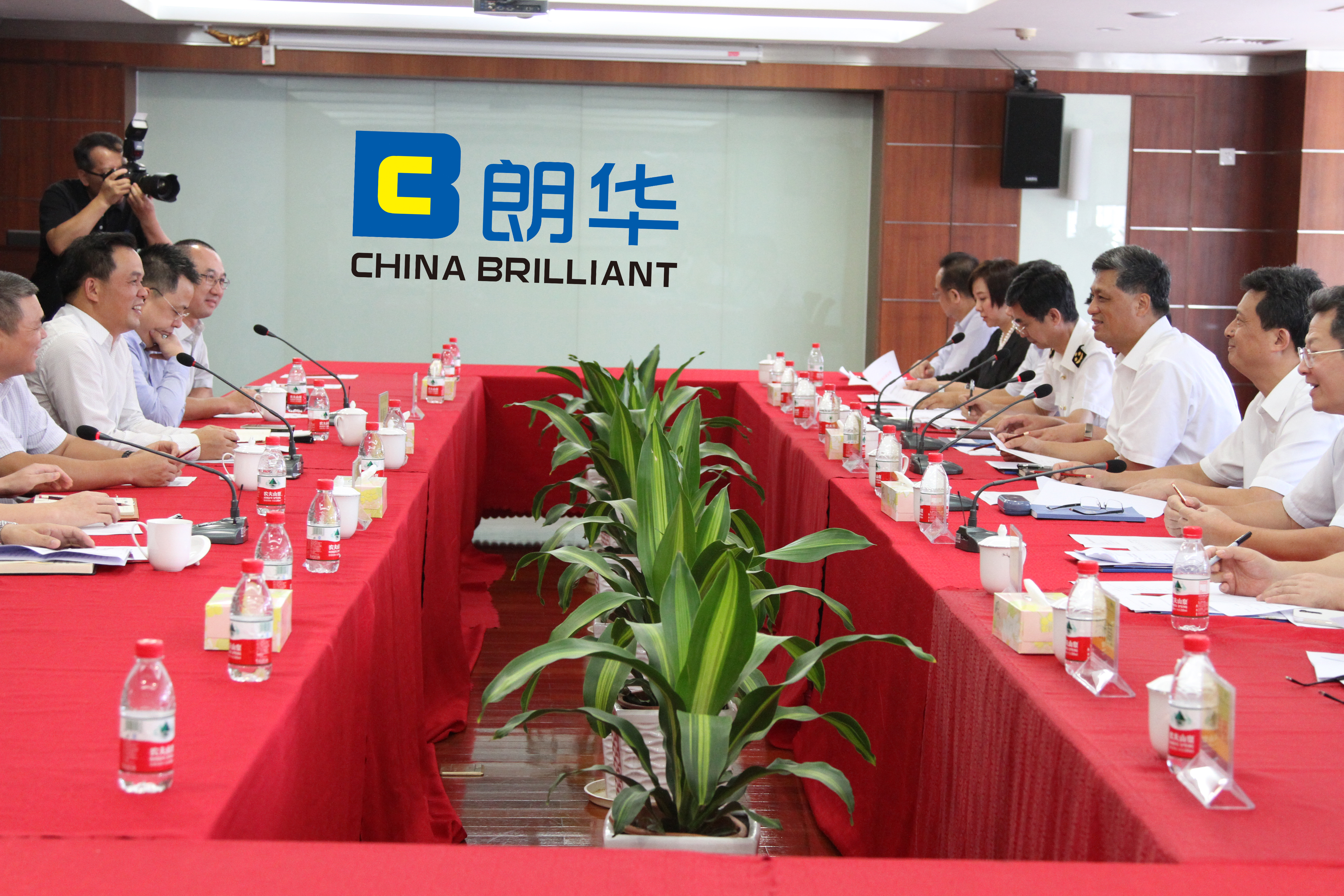 深圳市委书记马兴瑞一行莅临朗华集团调研 - 朗华要闻 - 深圳市朗华供应链效劳有限公司