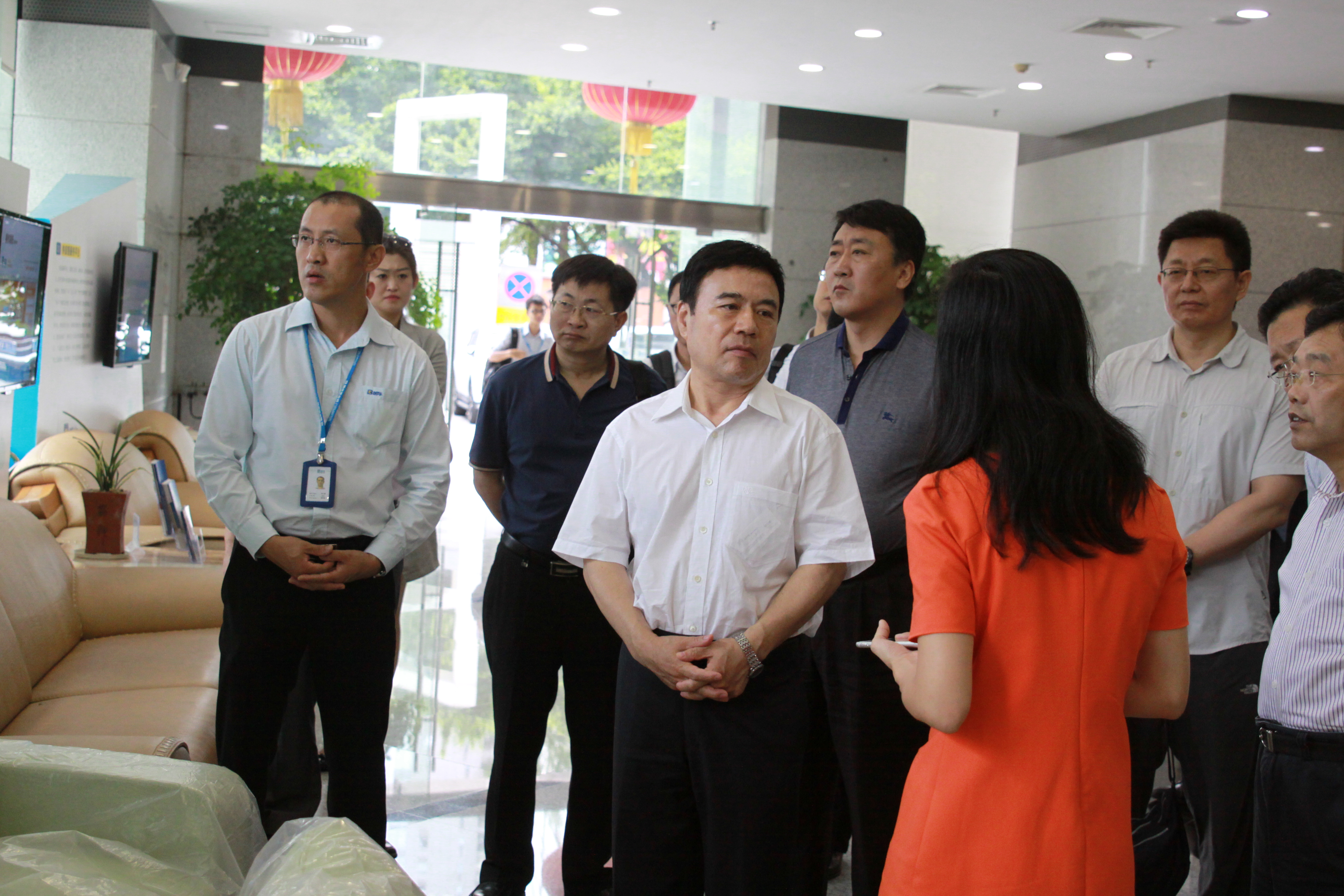 青岛市考察团向导一行莅临朗华调研指导 - 朗华要闻 - 深圳市朗华供应链效劳有限公司