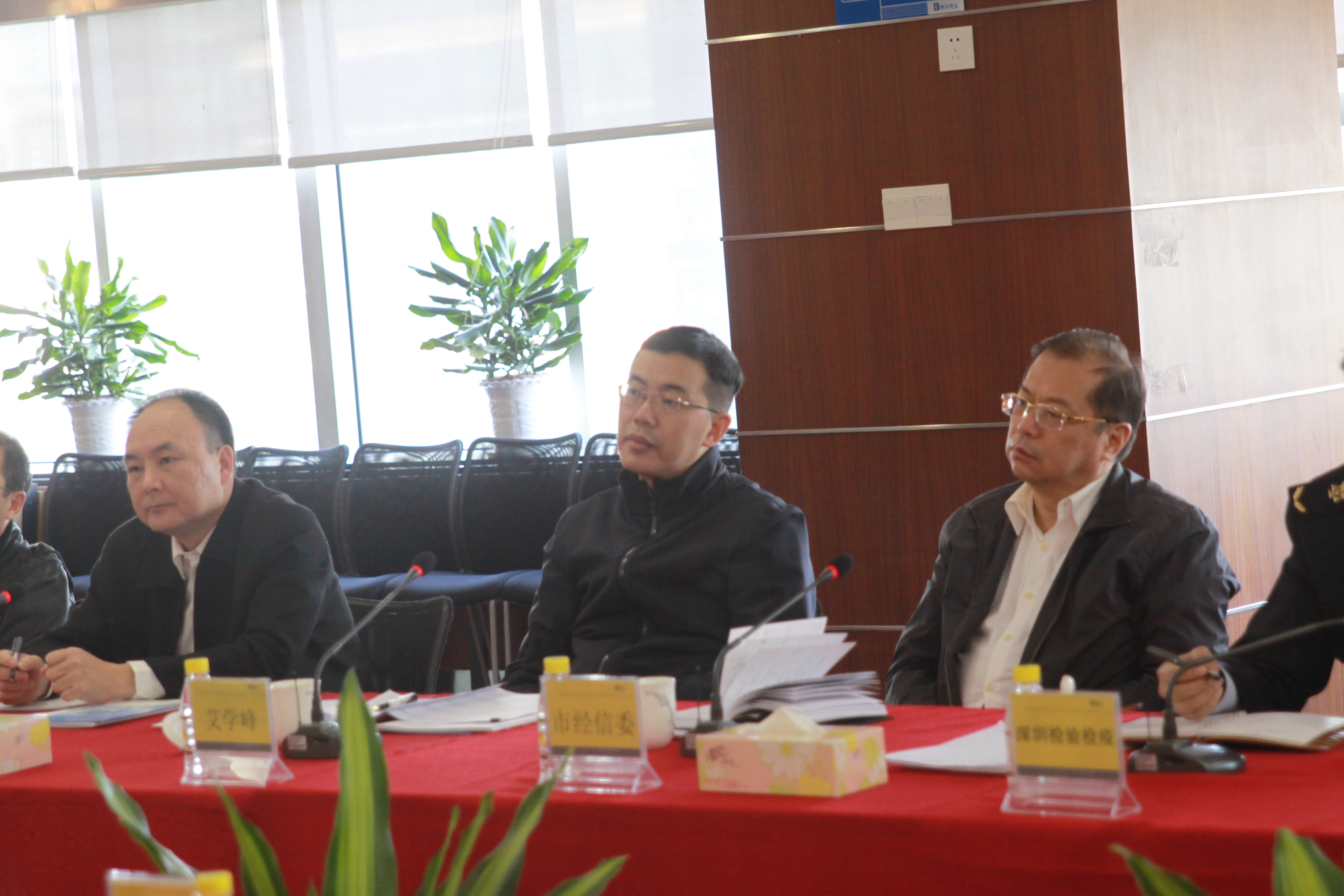 深圳副市长艾学峰一行莅临朗华开展调研事情 - 朗华要闻 - 深圳市朗华供应链效劳有限公司