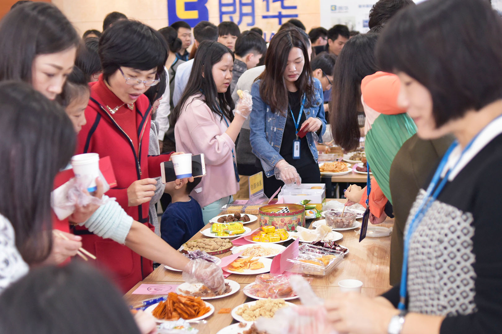 朗华2017年家乡美食分享会暨眷属开放日 - 朗华要闻 - 深圳市朗华供应链效劳有限公司
